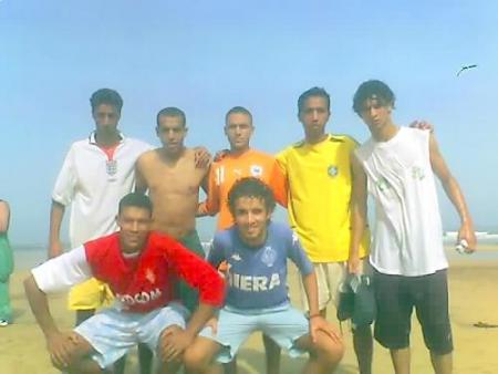 mwa et mes amis et les joueures de raja al plage de ain diab